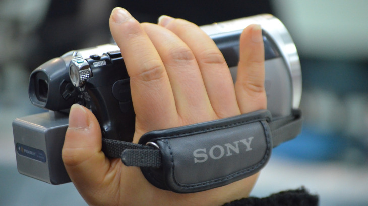 using hand held video camera (handicam) to record video